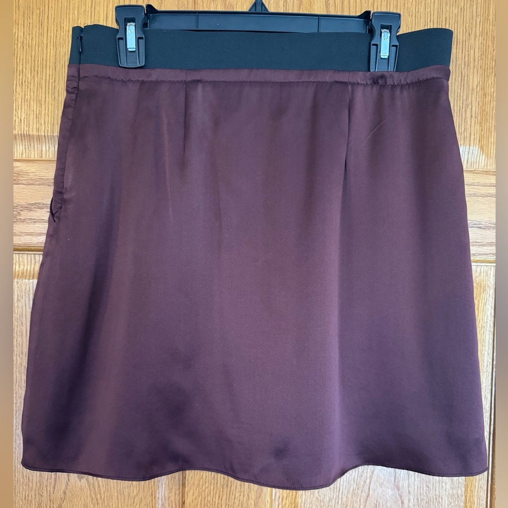 Banana Republic Burgundy Silk Pleated Skirt with Pockets Size 6 - Picture 2 of 5